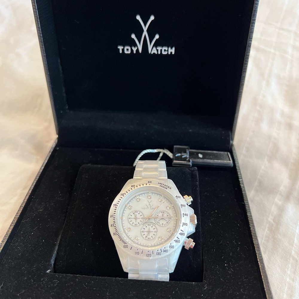 Pearl white oversized watch